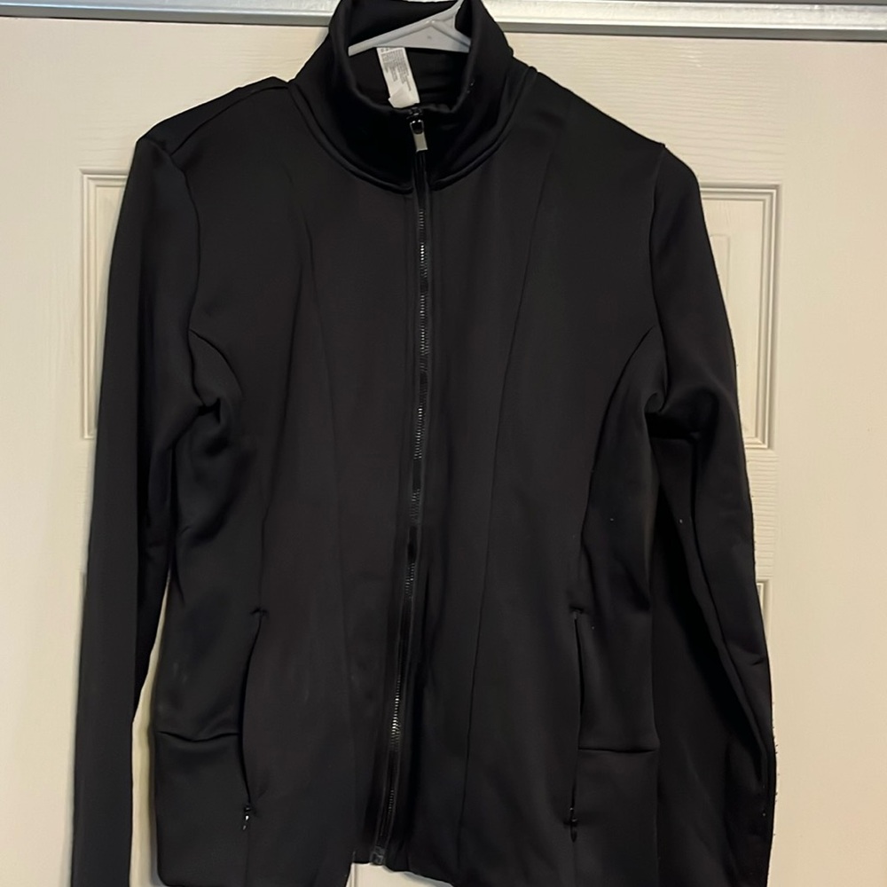 Ladies yoga full front zipper with two zip pockets.